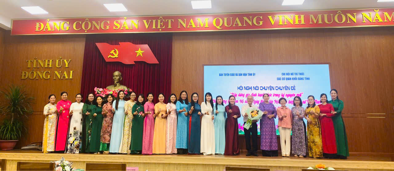 Ban Tuyên giáo và Dân vận Tỉnh ủy trao đổi chuyên đề “Xây dựng gia đình hạnh phúc trong kỷ nguyên mới” Ban Tuyên giáo và Dân vận Tỉnh ủy trao đổi chuyên đề “Xây dựng gia đình hạnh phúc trong kỷ nguyên mới”